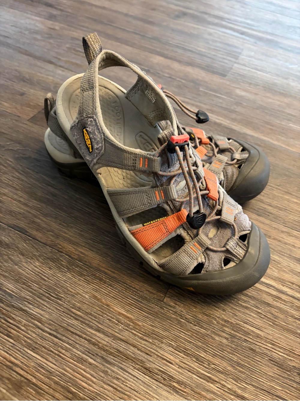 KEEN Newport H2 Gray & Coral Pink Outdoor Hiking Sandals Women’s Size 9.5